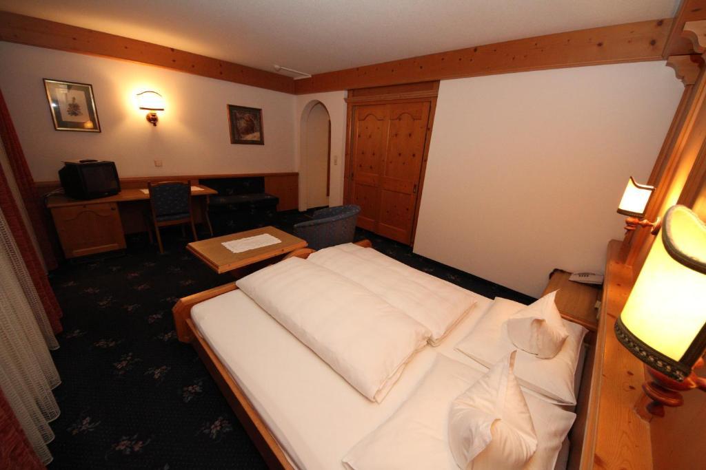 Hotel Almhof Neustift im Stubaital Chambre photo